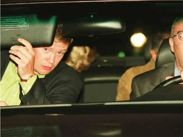 Телохранитель Тревор Рис-Джонс (слева), водитель Анри Поль, возлюбленный леди Дианы Доди Файед (сзади справа) и леди Диана (сзади слева) перед роковой автокатастрофой, Париж, 31 августа 1997