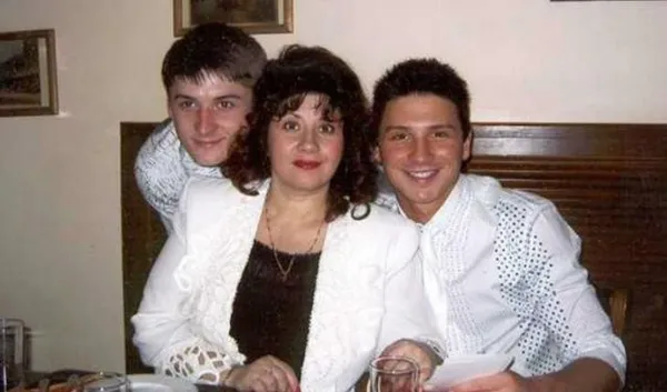 Мать Сергея Лазарева с сыновьями
