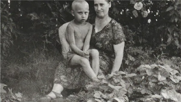 Владимир Путин с мамой