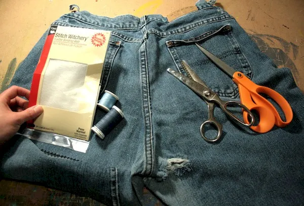 Инструменты для починки джинсовых брюк