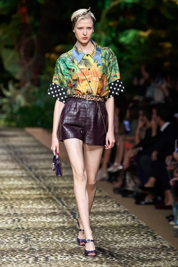 Модные кожаные шорты из коллекции весна-лето 2020 Dolce & Gabbana
