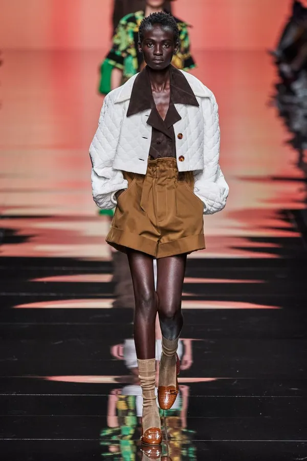 Модные шорты с завышенной талией из коллекции 2020 Fendi