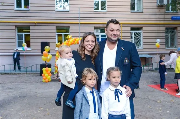 Личная жизнь Сергея Жукова и сколько у него детей фото