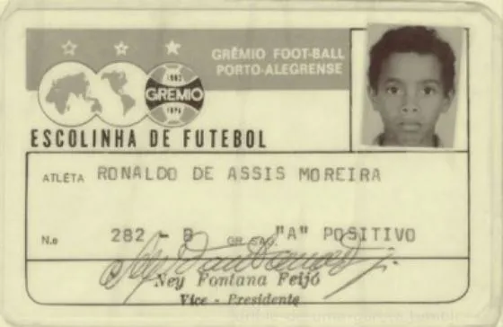 Карьеру футболиста Роналдиньо начал в «Гремио»