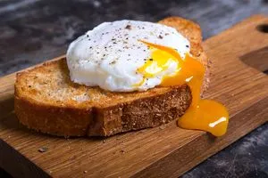 Сколько нужно варить яйца — всмятку, вкрутую, в мешочек и пашот — и как правильно это делать. Сколько надо варить яйца до полной готовности. 12