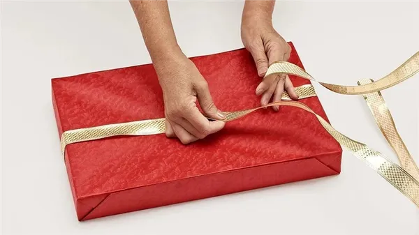 Как красиво упаковать подарок: 5 пошаговых описаний для презентов разной формы