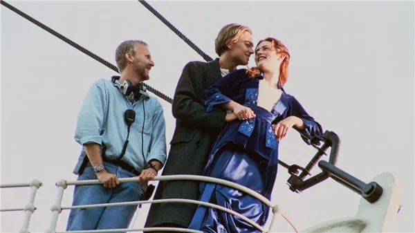 Джеймс Кэмерон, Леонардо ДиКаприо и Кейт Уинслет на съемках фильма «Титаник»