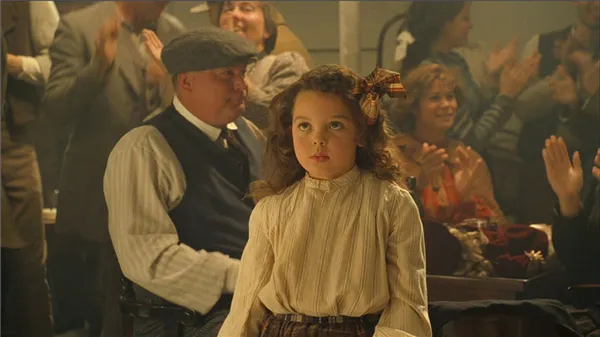 Александра Оуэнс-Сарно на кадре из фильма «Титаник»