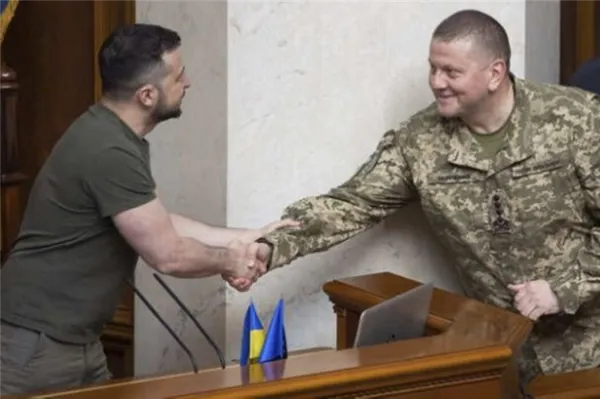 Киев после данных о ранении Валерия Залужного сообщил о его докладе Зеленскому