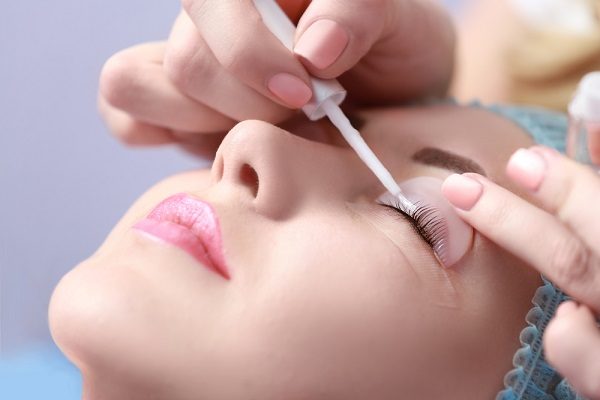 woman-on-cosmetic-procedure-at-salon