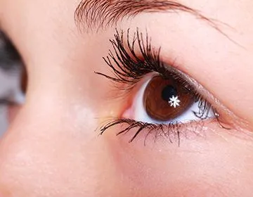 Схема, как наносить крем для глаз: избавляемся от морщин, синяков и отеков. Как наносить крем вокруг глаз 13