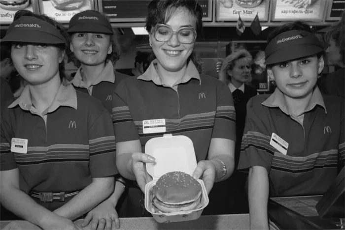 30 лет назад в Москве открылся первый «Макдоналдс»: несколько видео про тот светлый день. Когда в Москве открылся макдональдс 2