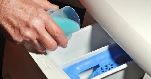 Использование жидкого порошка в стиральной машине: как, куда и сколько лить. Куда заливать гель для стирки в стиральной машине 36