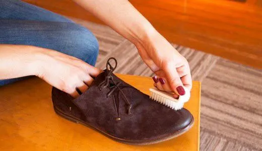 Как легко и безопасно почистить замшевую обувь, лучшие средства. Как почистить замшевые ботинки 48