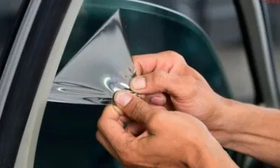 Несколько эффективных способов, как убрать тонировку со стекла машины. Как снять тонировку со стекла автомобиля самому 44