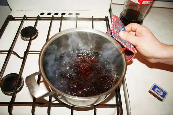Советы, как отмыть пригоревшую кастрюлю в домашних условиях. Как отмыть кастрюлю от луковой шелухи 21