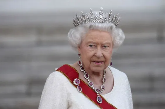 Королева Елизавета II. Елизавета 2 вышла замуж в каком году? 9