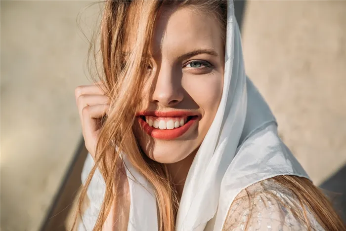Шелковый платок: как носить самый модный аксессуар сезона. Как модно носить платок 35
