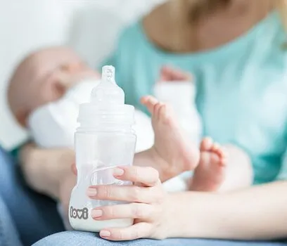 Как правильно кормить ребенка из бутылочки. Как правильно кормить новорожденного из бутылочки? 21