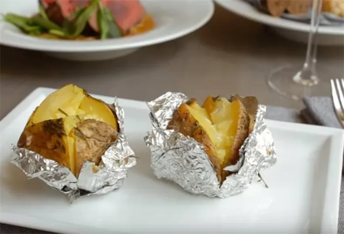 Картошка в фольге в духовке — 7 пошаговых рецептов. При какой температуре запекать картошку. 29