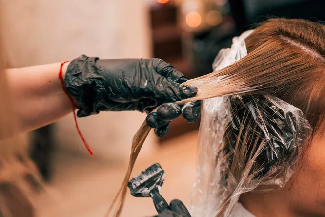 20 ошибок при самостоятельном окрашивании волос, которых можно и не делать. Сколько держать краску на волосах. 15