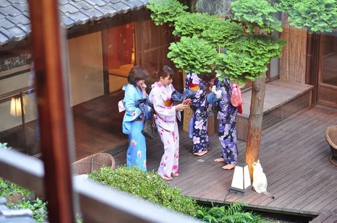 Японская одежда от средневековья до наших дней. Как называется японская одежда похожая на кимоно. 11