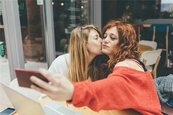 Виды поцелуев: покори партнёра страстными, интимными и нежными техниками. Какие бывают поцелуи. 10